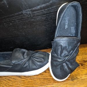 Black Flat Sneakers size 8.5